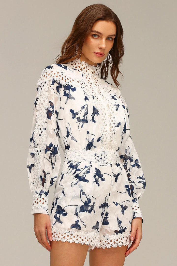 Conjunto de Alta Costura com Renda Vazados Artísticos e Detalhes Bordados à Mão – Elegância Atemporal em Duas Peças