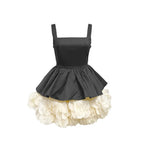 Mini Vestido Preto com Peplum e Babados Brancos — Elegância para Ocasiões Sofisticadas