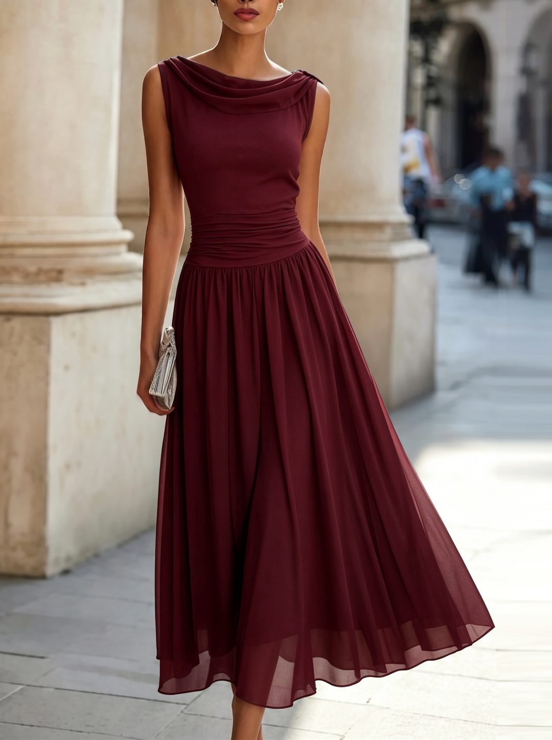 Vestido Midi Plissado com Gola Drapeada e Sem Mangas