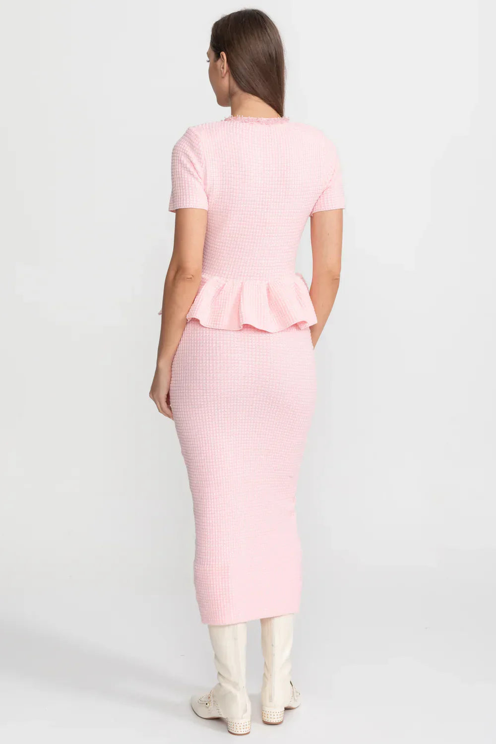 Vestido Midi em Tricô com Babados e Bordados de Pérolas – Luxo e Delicadeza