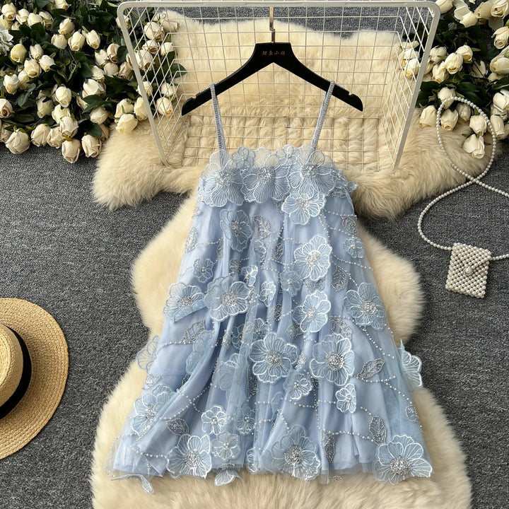 Vestido Bordado Floral, Cristais Manuais e Alças Delicadas