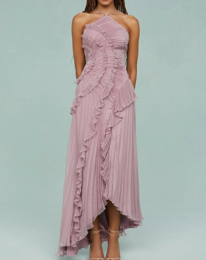 Vestido Midi Plissado Lavanda – Gola Halter, Babados em Cascata e Elegância Pura